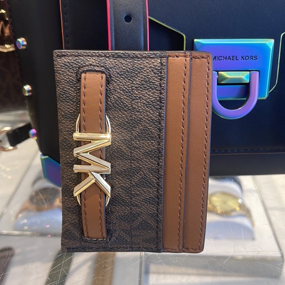 MICHAEL KORS
Reed Large Pebbled Leather Card Holder Case Wallet 
BROWN MK
NWT - Picture 8 of 16